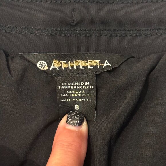 ATHLETA Womens NWOT Apres Quilted DOWN Ski Hiking Shorts Zip Pockets 8 Black $89 - Picture 4 of 8